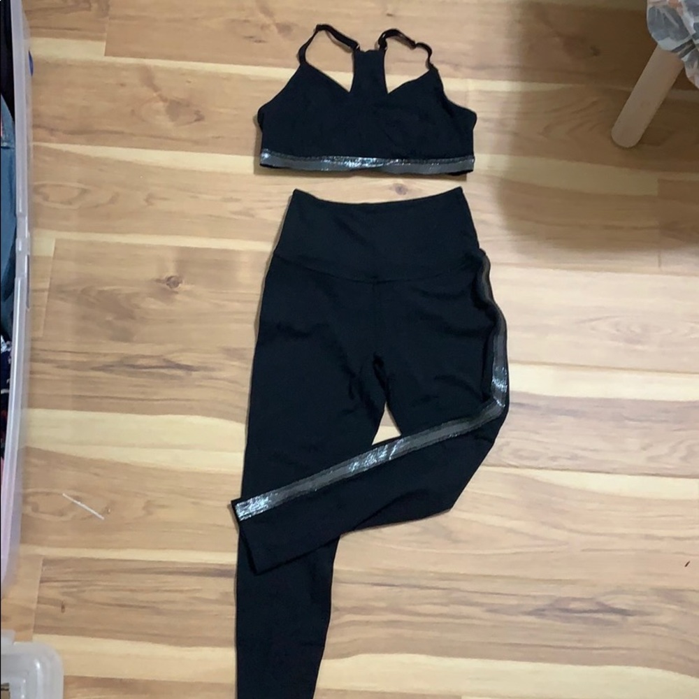 Black set with silver elastic band